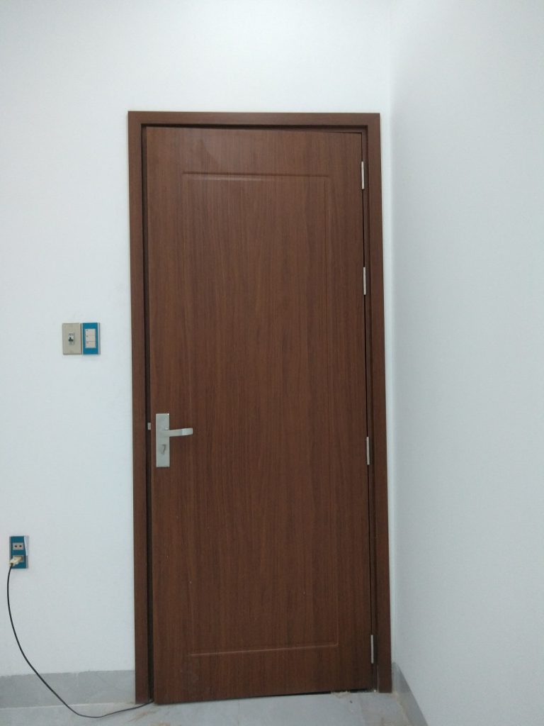 cửa nhựa giả gỗ tại Huế